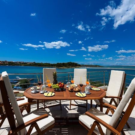 Modern Villa In Nin With Terrace エクステリア 写真
