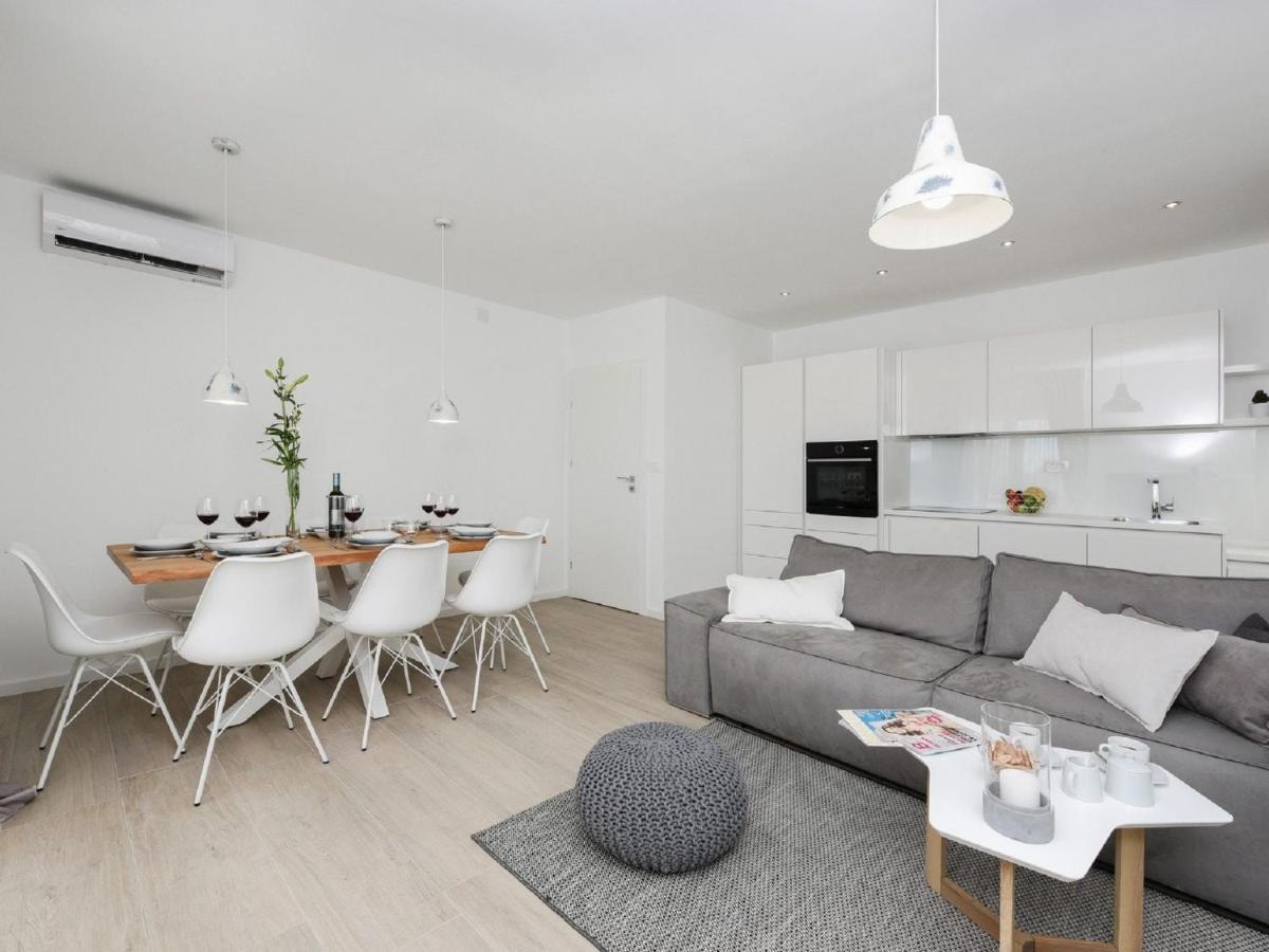 Modern Villa In Nin With Terrace エクステリア 写真