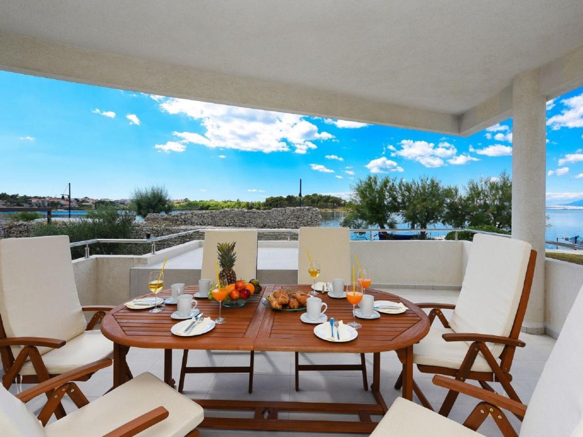 Modern Villa In Nin With Terrace エクステリア 写真