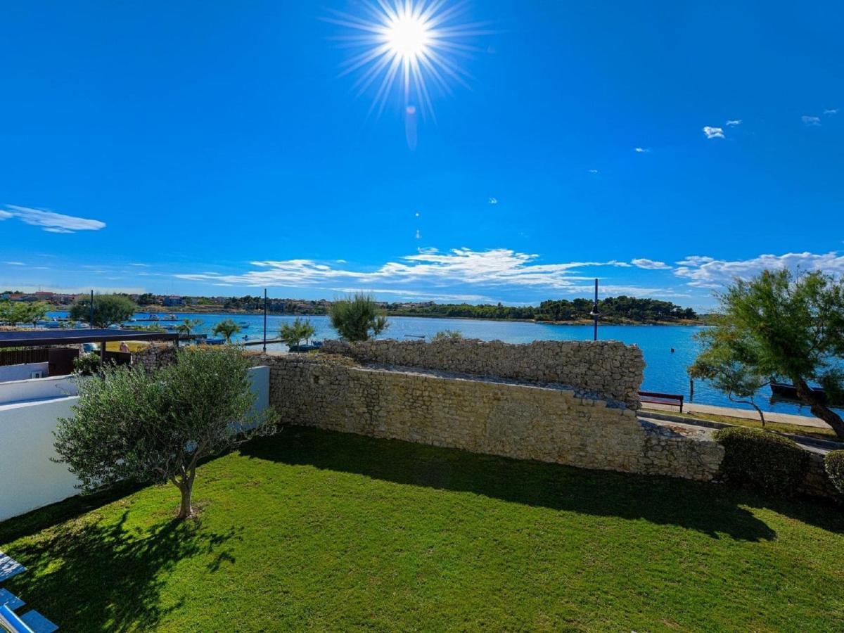 Modern Villa In Nin With Terrace エクステリア 写真