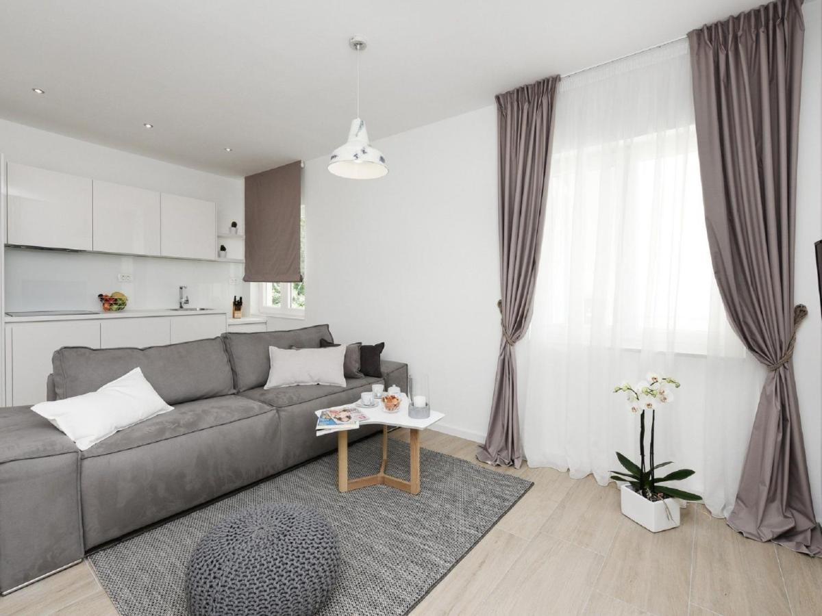 Modern Villa In Nin With Terrace エクステリア 写真