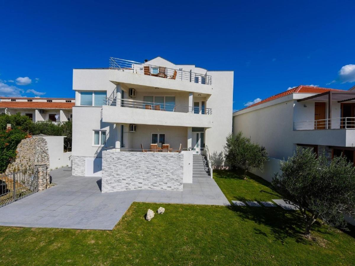 Modern Villa In Nin With Terrace エクステリア 写真