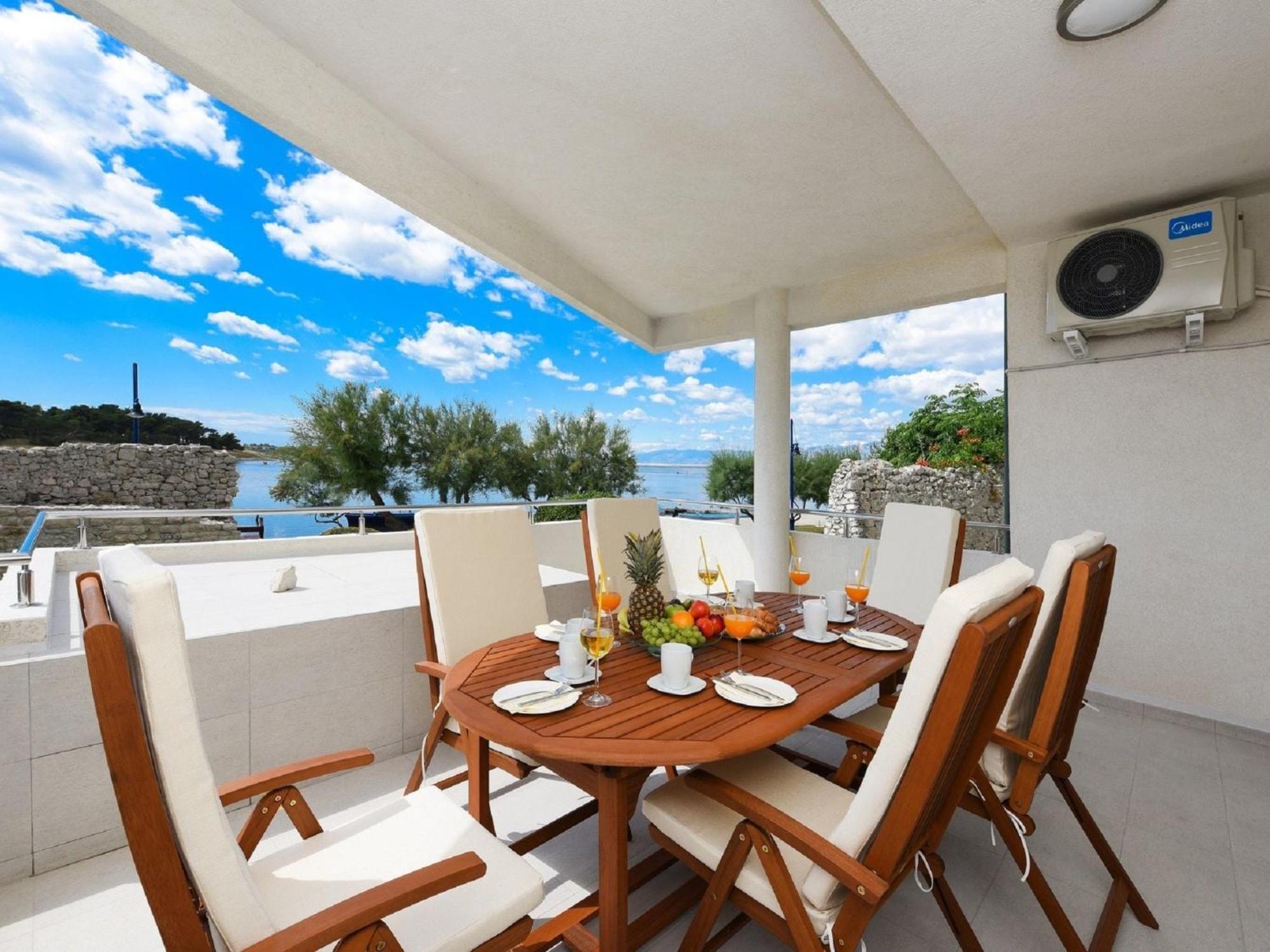Modern Villa In Nin With Terrace エクステリア 写真