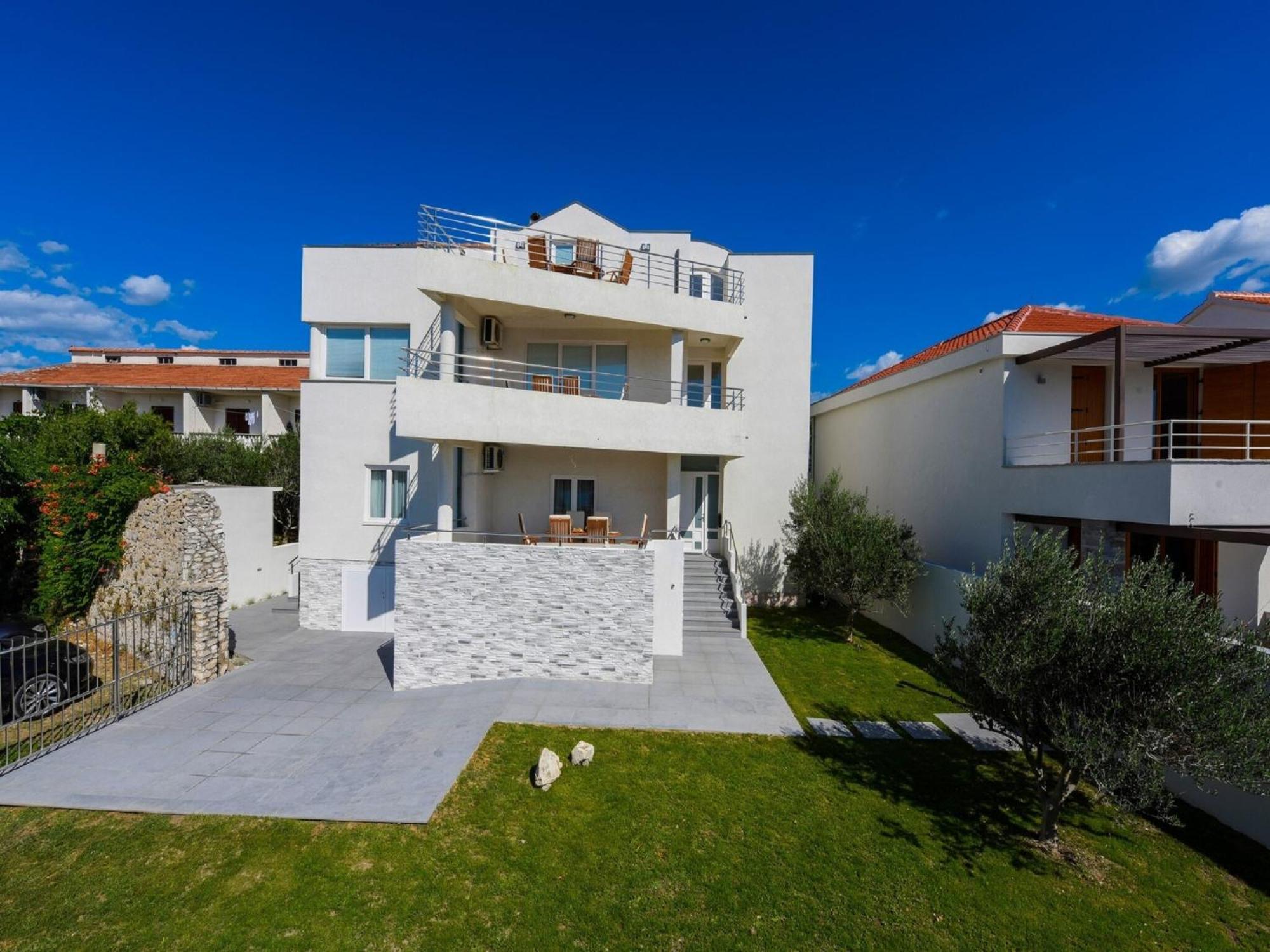 Modern Villa In Nin With Terrace エクステリア 写真