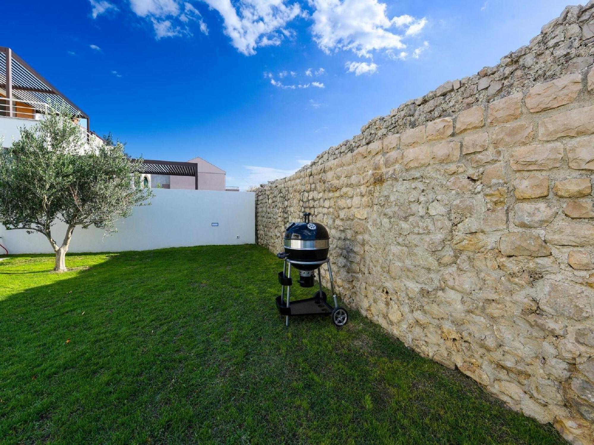 Modern Villa In Nin With Terrace エクステリア 写真