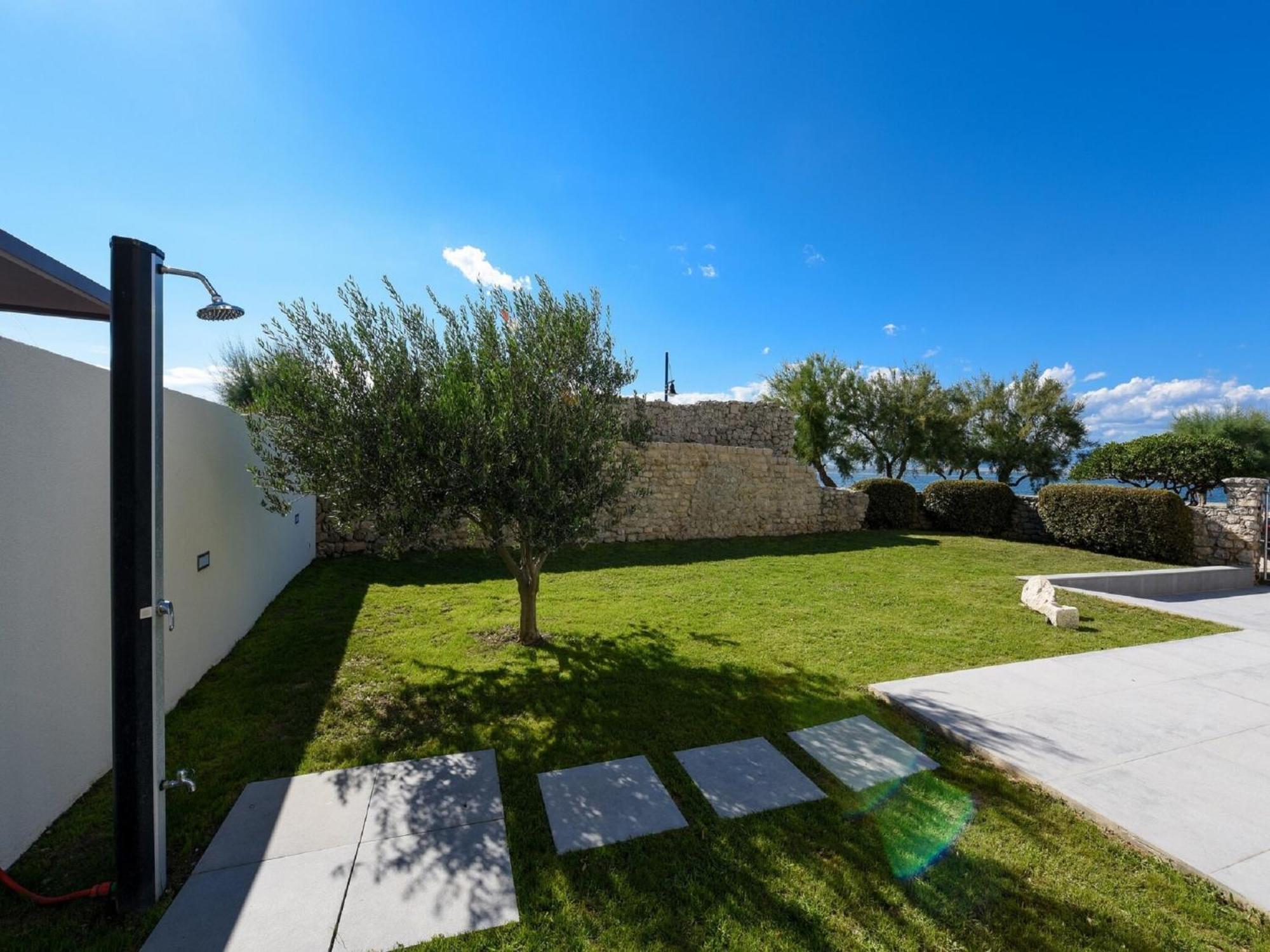 Modern Villa In Nin With Terrace エクステリア 写真