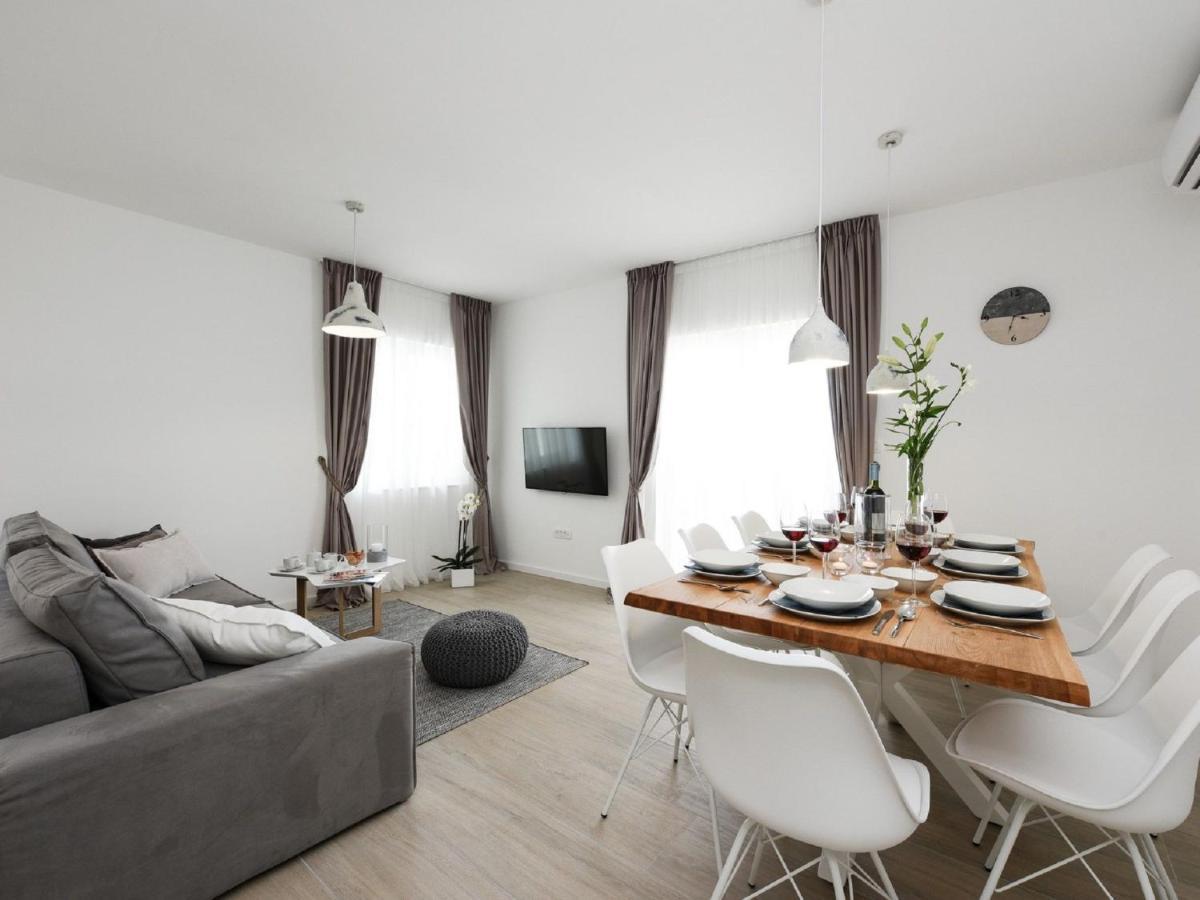 Modern Villa In Nin With Terrace エクステリア 写真